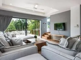 Villa 6 Chic 3-Bedroom Retreat with Pool