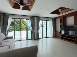 Cozy Siray Phuket 3-Floor Seaview Family Home