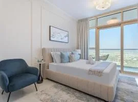 Sky-High Luxury Studio Overlooking Trump Golf Club-Carson A, DAMAC Hills, Dubai