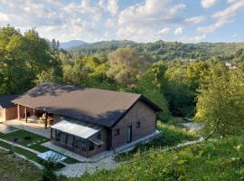 La Canton, hotel en Adunaţi