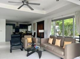 Villa 3 Tropical Oasis with Private Pool, מלון בPlai Laem