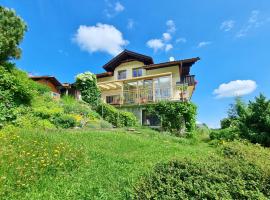 Haus Hindelang - 2 FeWos mit Zugspitzblick, inkl Königscard, gratis Parken & WLAN, Self Check-In, 5 Minuten ins Zentrum，內森爾旺的飯店