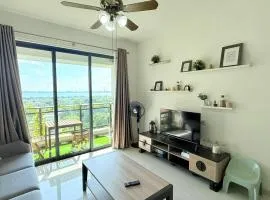 Regalia Park Block B Sea View 2B2R 6 Pax