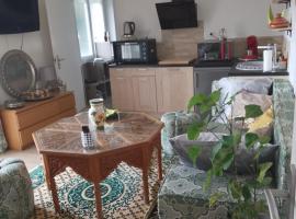 Appartement avec jardin, hotel in Saint-Gaudens