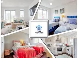 Modern 3-Bed 3-Bath Home - Quiet Road - Parking For 2 Cars - LMV Property