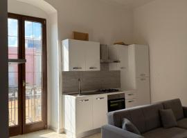 Modern 1st floor apartment with balcony - Casa Berto, Hotel in Trinitapoli