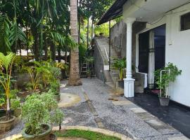 Home Stay by 98, hotel v Dambulle