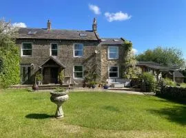 Meagill farmhouse-hot tub country