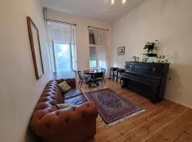 Charming Altbau Apartment with High Ceilings & Historic Flair in Berlin-Mitte