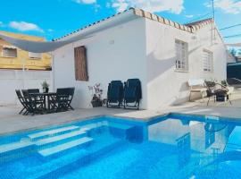 Casa Robles, casa con piscina y barbacoa, hotel in La Cañada
