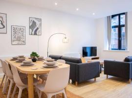 Leeds City Centre - Spacious 4-Bed Apartment - Sleeps 8 - Free Parking, Hotel in Elland