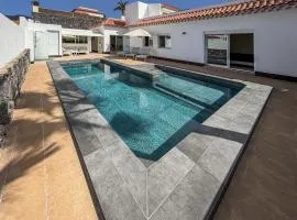 Exklusive Villa mit beheiztem Pool in Costa Adeje