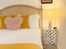 New Built King Suite by Lake Austin, Walk to Downtown, Eateries