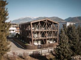 Mountain Residence CLARA, hotel u gradu Riskone