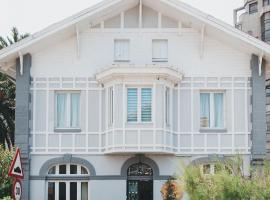 Alamar Salinas House