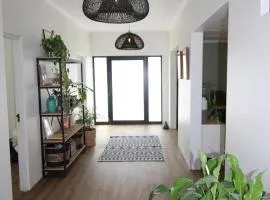 Newly Rennovated 4-Bed Family Home Near Cliff Path