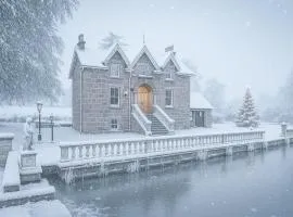 The Doune, Luxury Traditional Country House with hot tub