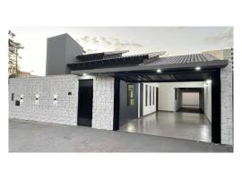 Casa ampla próxima ao centro, hotel en Dourados