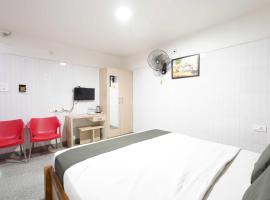 POP 83654K Mahalakshmi Inn, hotell sihtkohas Agaram