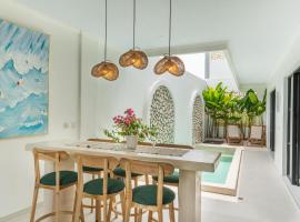 Luxury Villa With Private Pool Surrounded by Nature, biệt thự ở Mantaak