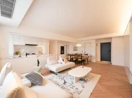 Pure home-Shanghai core high-floor house, large area, near Yuyuan Garden, the Bund People's Square,Commanding Panoramic Night of the Pearl Tower,Enjoying the stunning views of the Bund