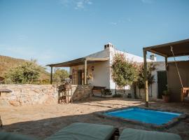 Wild Olive Cottage, rumah kotej di Graaff-Reinet