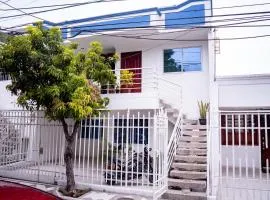 Aparta Estudio Amoblado 1 a 3 Personas