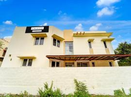 Nirvana Signature Aptt by Palette Homes, Hotel in Singānallūr