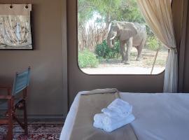 Elephant Crossing Safari Bushcamp, hotel a Chiawa