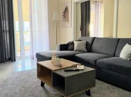 Modern City Apartment Balcony & Free Parking