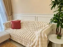 Twin Tower Residence Brand New Minimalist Suite 7pax 3 Min Walk from CIQ