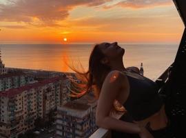 PANORAMA Center Suite Sea View，位于巴统的尊贵型酒店