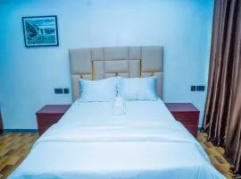 Spacious 4-Bedroom Apartment for families & groups