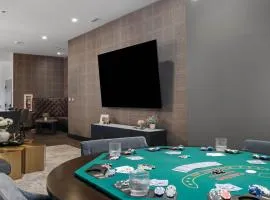 French's Luxury Condo - Steps from Broadway