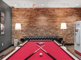 French's Luxury Condo - Steps from Broadway