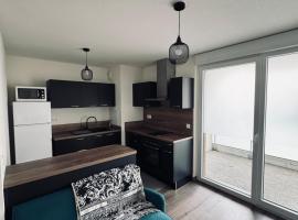 Cozy apartment with balcony and secure parking, hotel a Bischheim