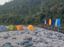 Sunset Riverside Camping, khách sạn ở Dawki