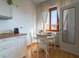 La Terrazza sul Ricetto Appartamento Guest, hotel Candelóban