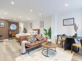 Stone Studio-Large newly refurbishedCentral