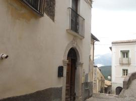 Casale di montagna, holiday home in Cansano