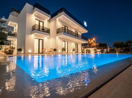 Crystal 13 Villas, hotel in Ksamil