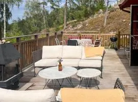 Skärgårdshus Med Terrass På Naturskön Höjd