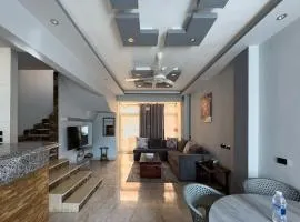 2BR Townhouse 2 Bath TV Backyard - 129