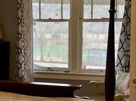 Carrie Tucker Cottage w River View, хотел в Hardy