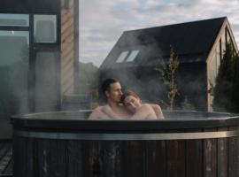 FlowFort - Karkonosze - Mountain View - Private Hot Tub & Sauna, hotel a Wojcieszyce