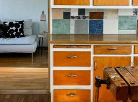 1950S House With Sauna And Sea Cabin In Føresvik，位于Føresvik的酒店