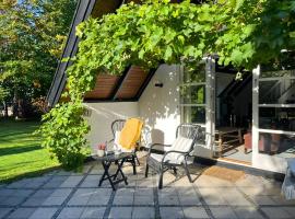 Stråtækt Sommerhus Nær Strand Og Fredet Natur, hotel v destinaci Rågeleje