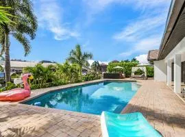 Sunshine, Serenity & a Heated Pool Escape for All-Day Fun - Modern Vibes Villa - Roelens