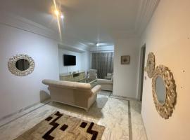 Cosy 2 bedroom appartment, hotel i La Corniche