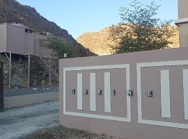 Dareen Resort, hotel amb piscina a Bahlāʼ